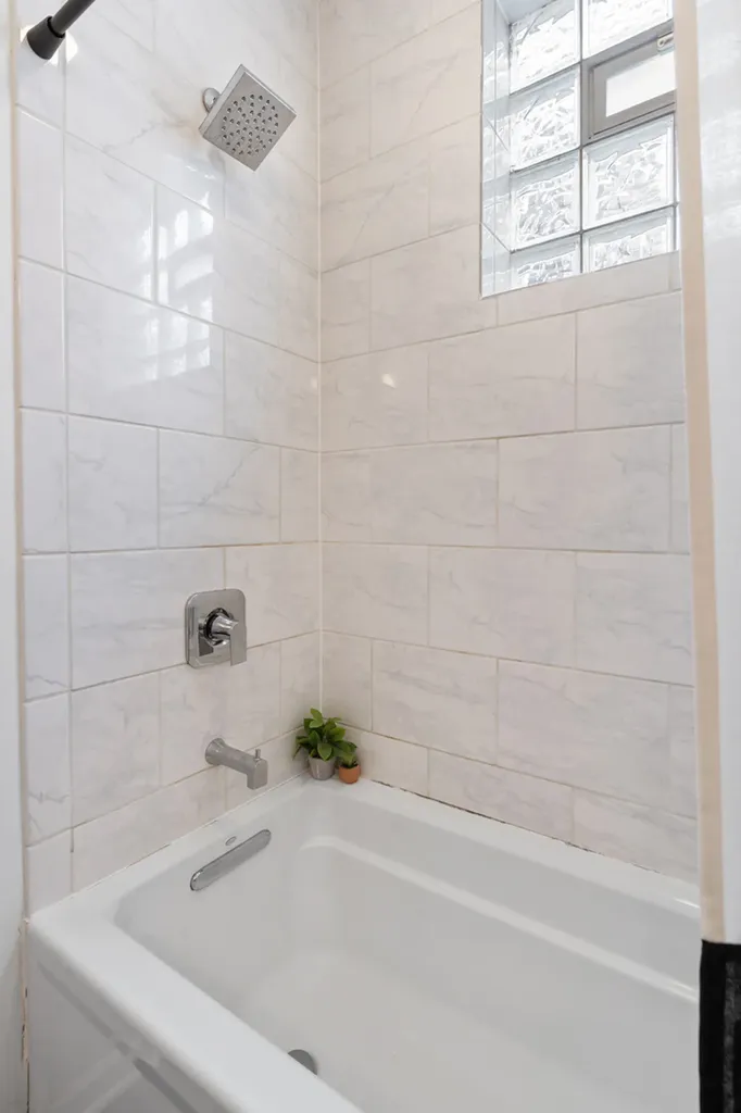 934 West Cuyler Avenue Chicago IL 60613