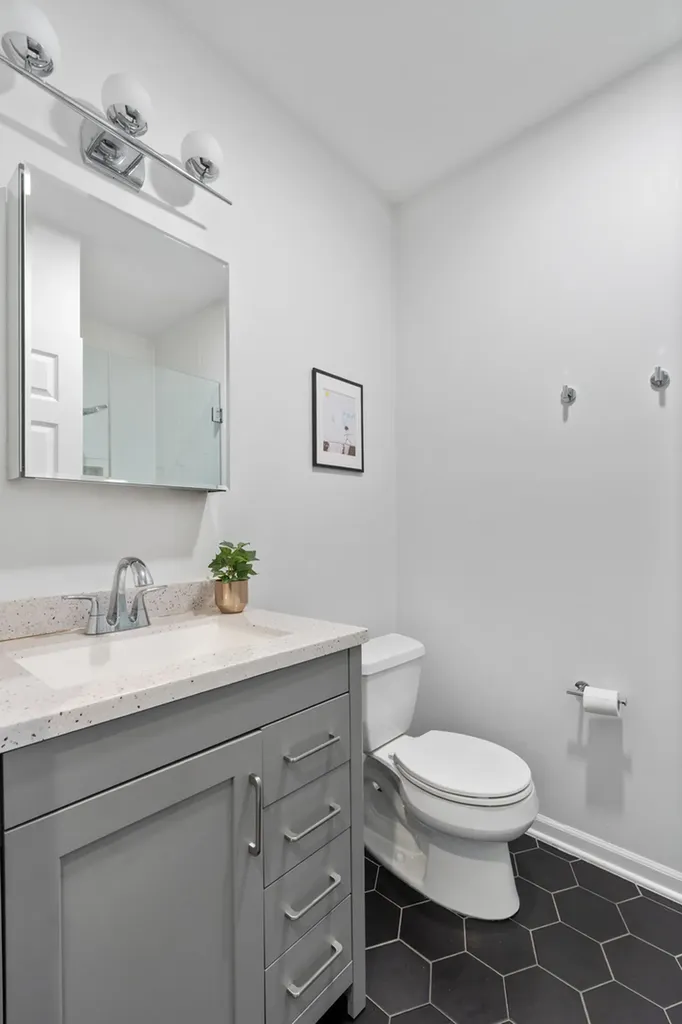 934 West Cuyler Avenue Chicago IL 60613