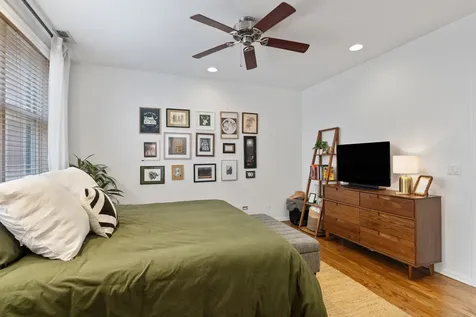 934 West Cuyler Avenue Chicago IL 60613