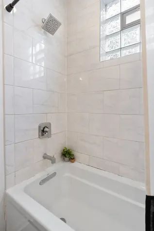 934 West Cuyler Avenue Chicago IL 60613