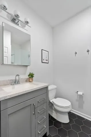 934 West Cuyler Avenue Chicago IL 60613