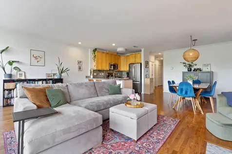 934 West Cuyler Avenue Chicago IL 60613