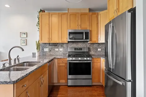 934 West Cuyler Avenue Chicago IL 60613