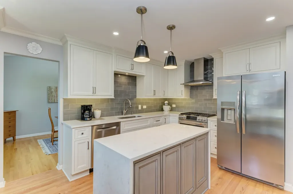 1338 West Holtz Avenue Addison IL 60101