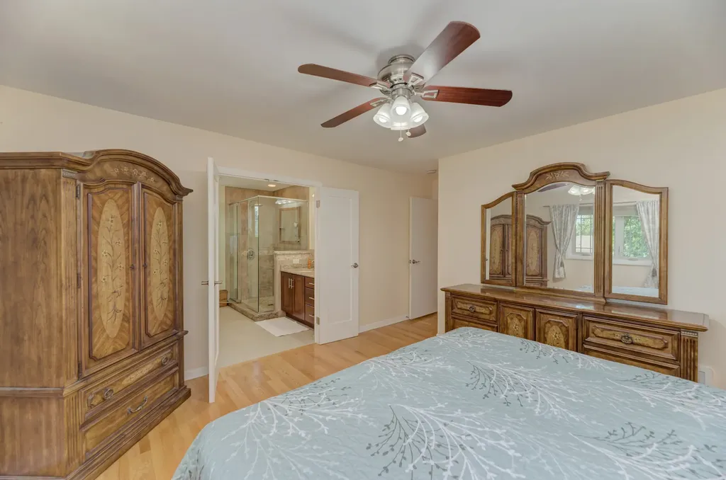 1338 West Holtz Avenue Addison IL 60101