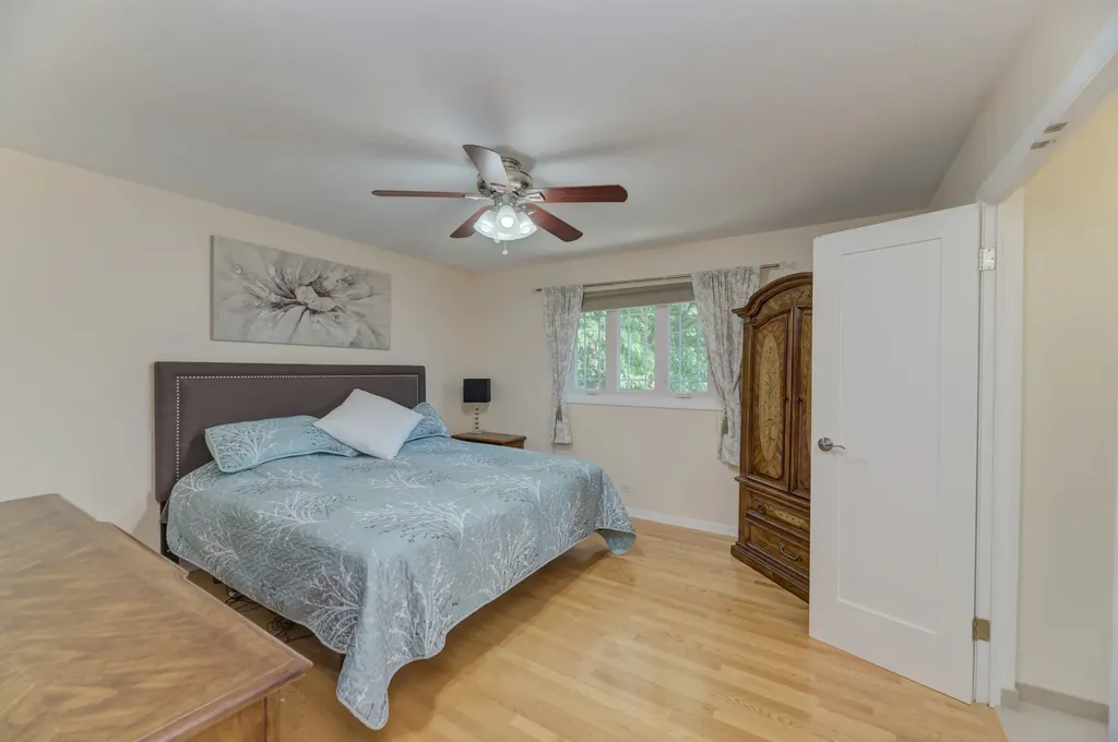 1338 West Holtz Avenue Addison IL 60101