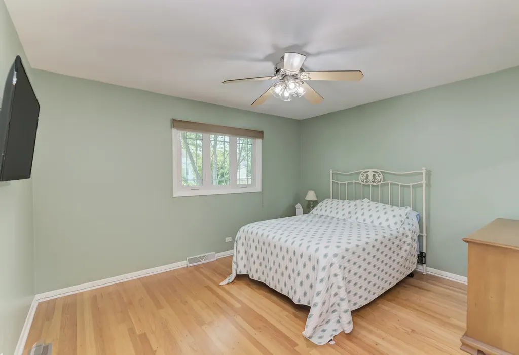 1338 West Holtz Avenue Addison IL 60101