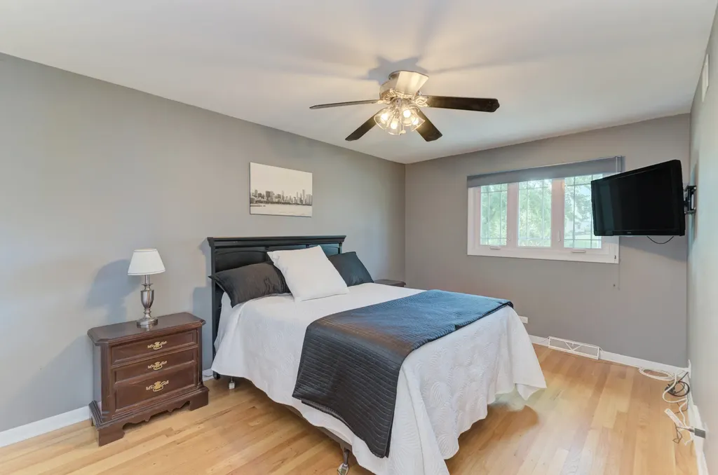 1338 West Holtz Avenue Addison IL 60101