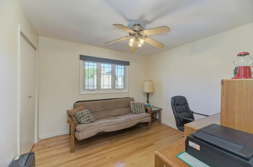 1338 West Holtz Avenue Addison IL 60101