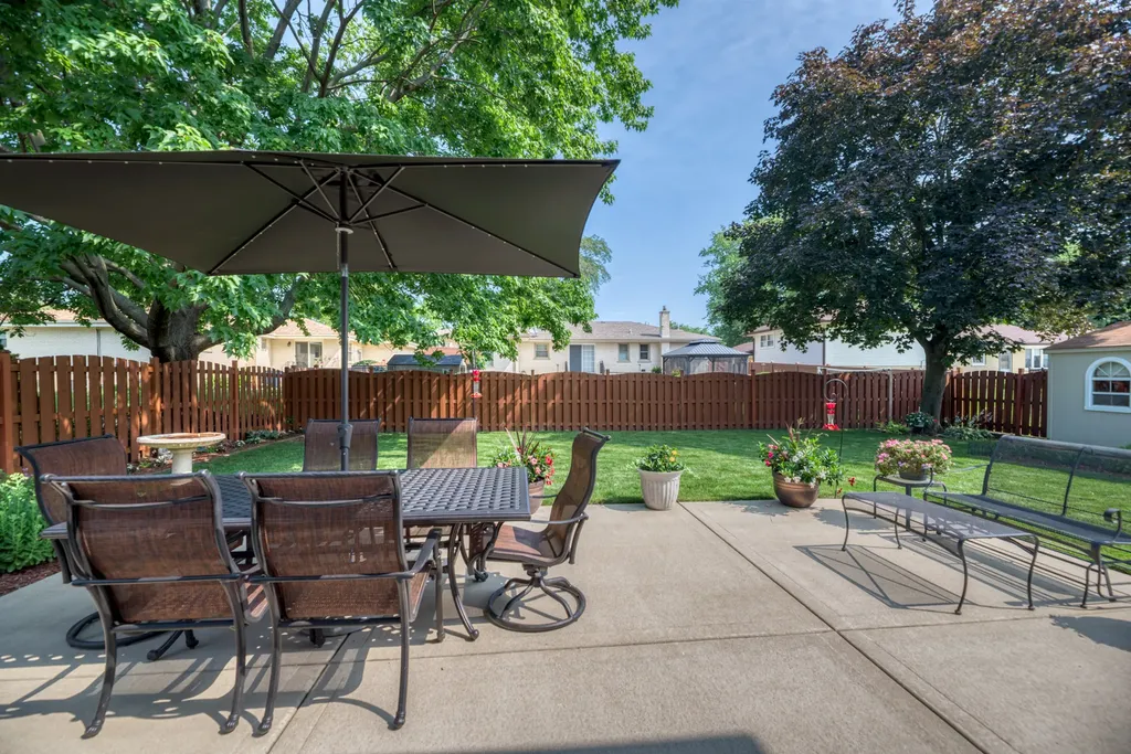 1338 West Holtz Avenue Addison IL 60101