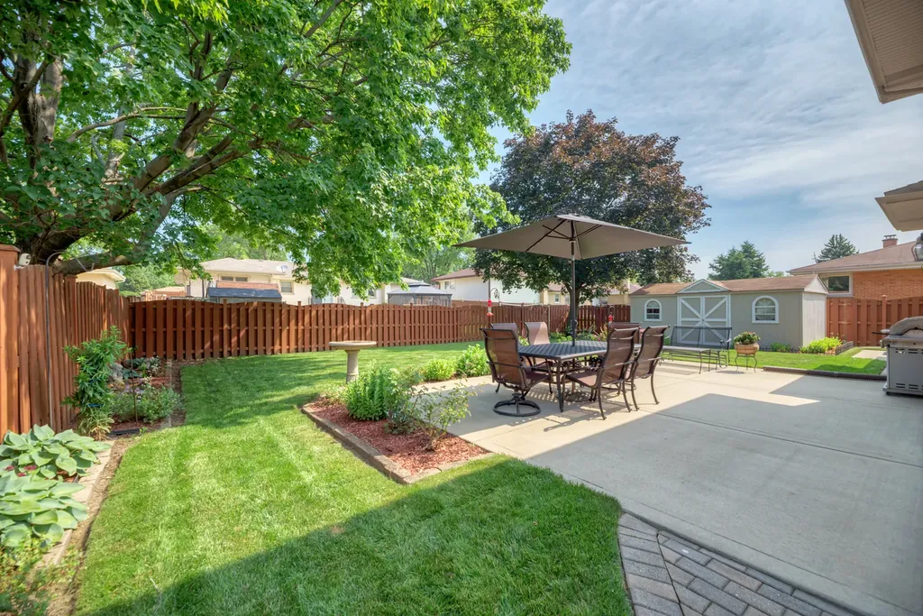 1338 West Holtz Avenue Addison IL 60101