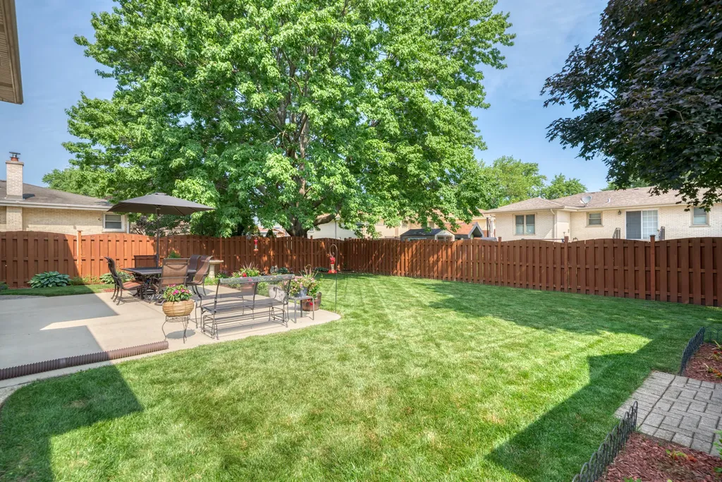 1338 West Holtz Avenue Addison IL 60101