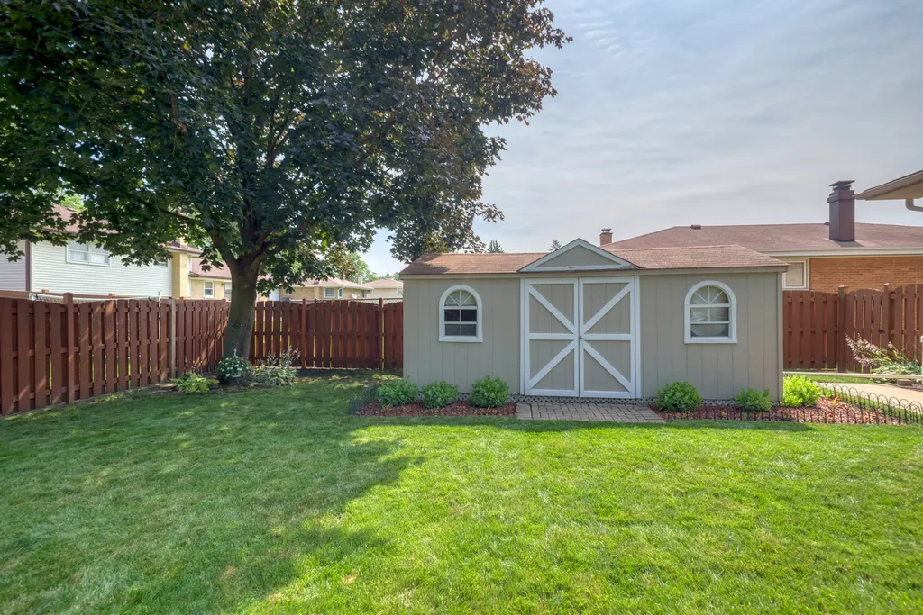 1338 West Holtz Avenue Addison IL 60101