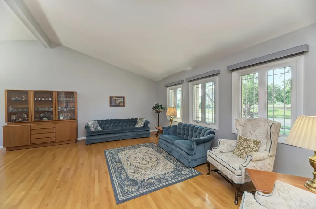 1338 West Holtz Avenue Addison IL 60101