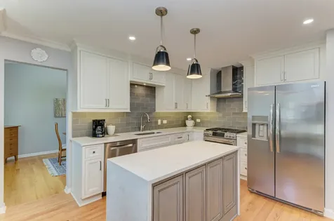 1338 West Holtz Avenue Addison IL 60101
