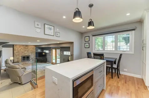 1338 West Holtz Avenue Addison IL 60101