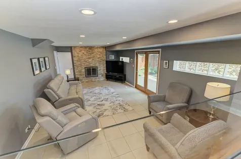 1338 West Holtz Avenue Addison IL 60101