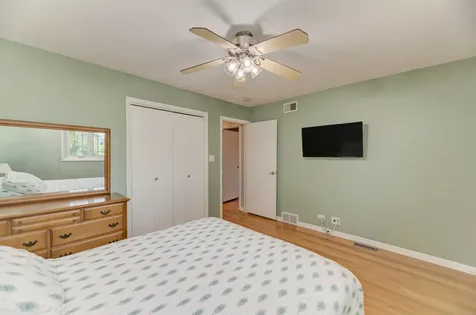 1338 West Holtz Avenue Addison IL 60101