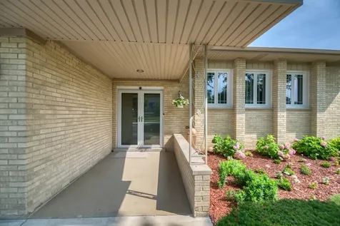 1338 West Holtz Avenue Addison IL 60101