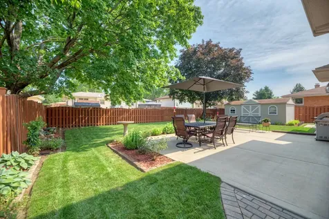 1338 West Holtz Avenue Addison IL 60101