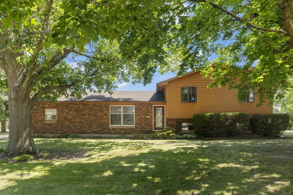 640 Fairway Lane Sycamore IL 60178