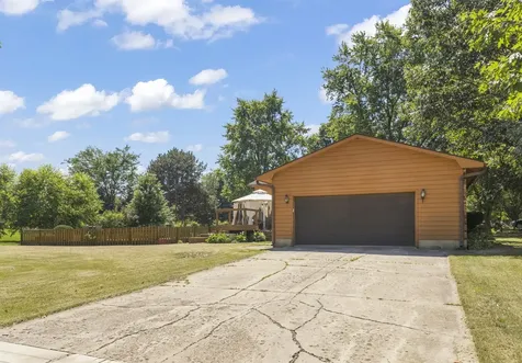 640 Fairway Lane Sycamore IL 60178
