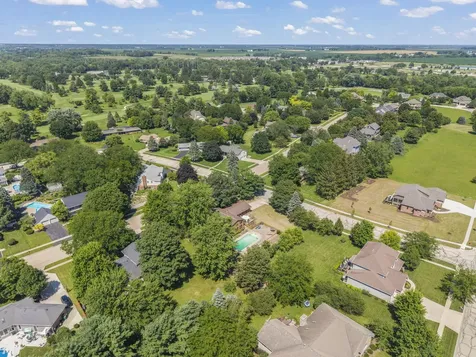 640 Fairway Lane Sycamore IL 60178