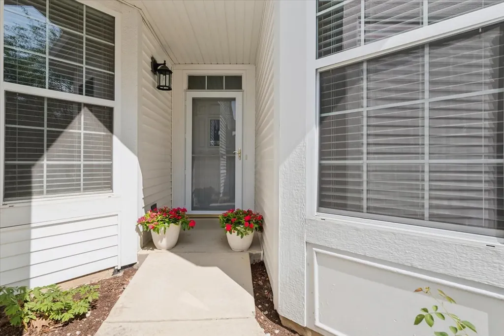 350 Woodhill Drive Carol Stream IL 60188