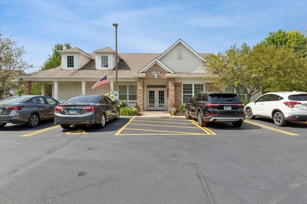 350 Woodhill Drive Carol Stream IL 60188