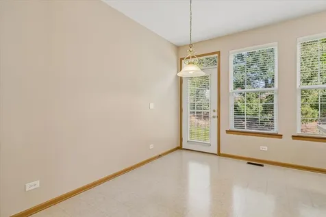 350 Woodhill Drive Carol Stream IL 60188