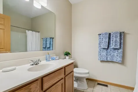 350 Woodhill Drive Carol Stream IL 60188