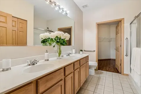 350 Woodhill Drive Carol Stream IL 60188