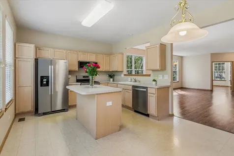 350 Woodhill Drive Carol Stream IL 60188