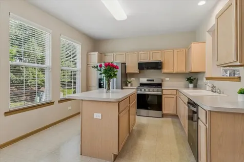 350 Woodhill Drive Carol Stream IL 60188