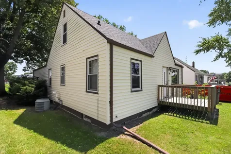 916 North Sangamon Avenue Gibson City IL 60936