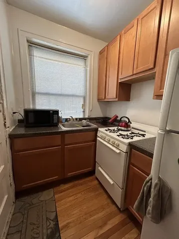 639 West Roscoe Street Chicago IL 60657