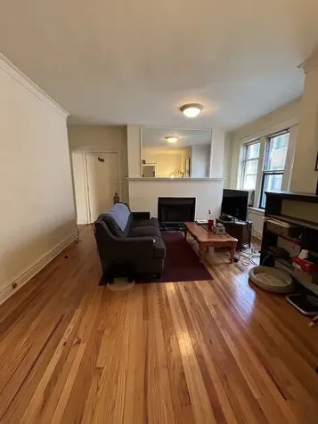 639 West Roscoe Street Chicago IL 60657