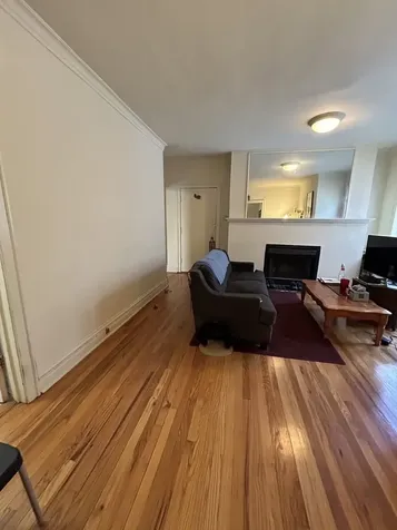 639 West Roscoe Street Chicago IL 60657