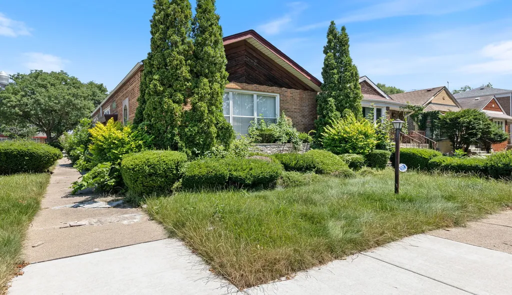 8733 South Ridgeland Avenue Chicago IL 60617