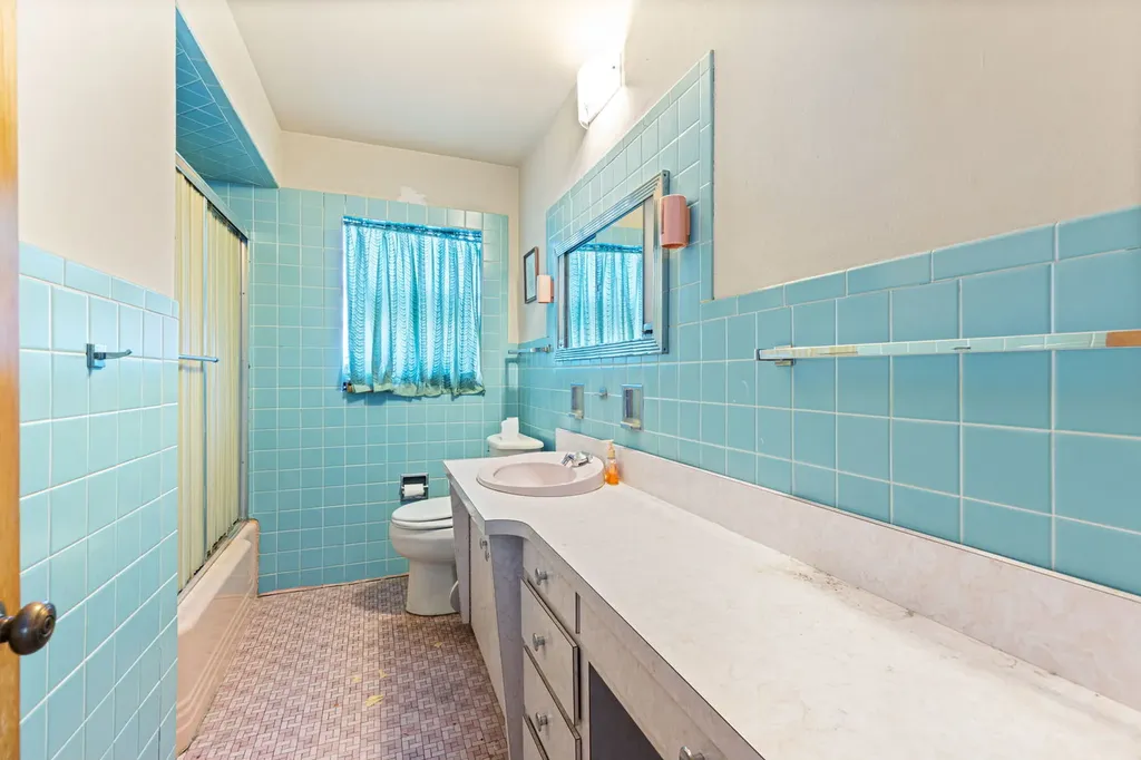 8733 South Ridgeland Avenue Chicago IL 60617