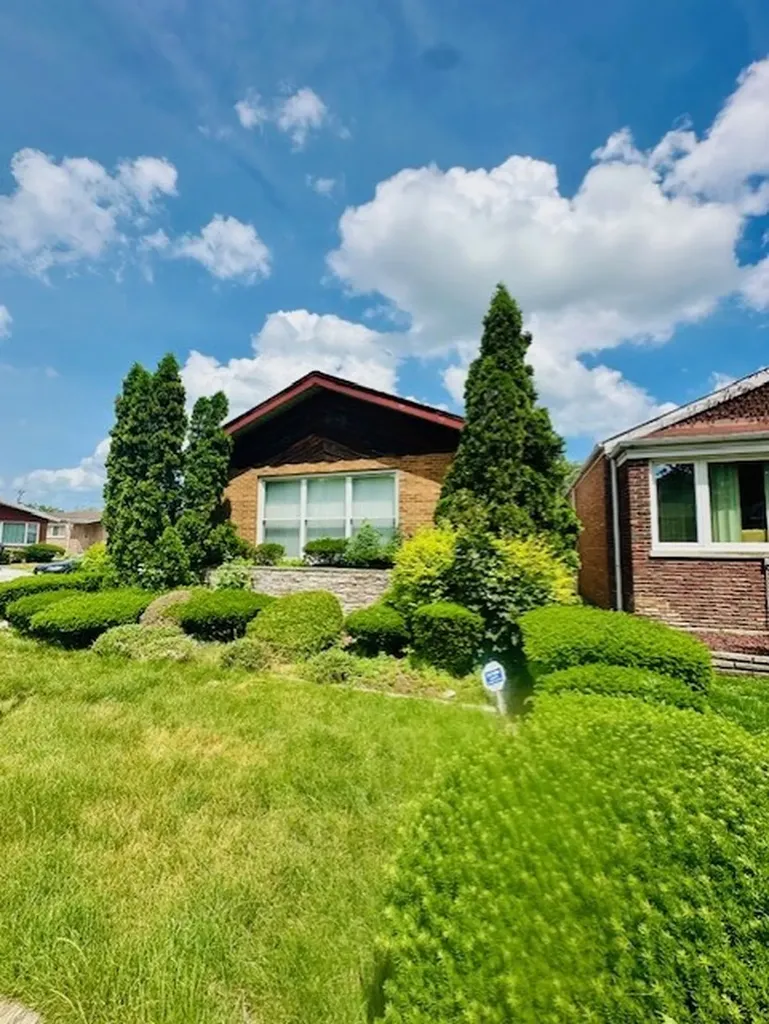 8733 South Ridgeland Avenue Chicago IL 60617