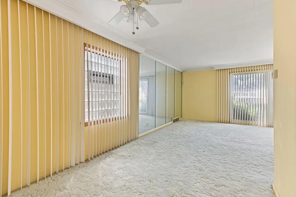 8733 South Ridgeland Avenue Chicago IL 60617