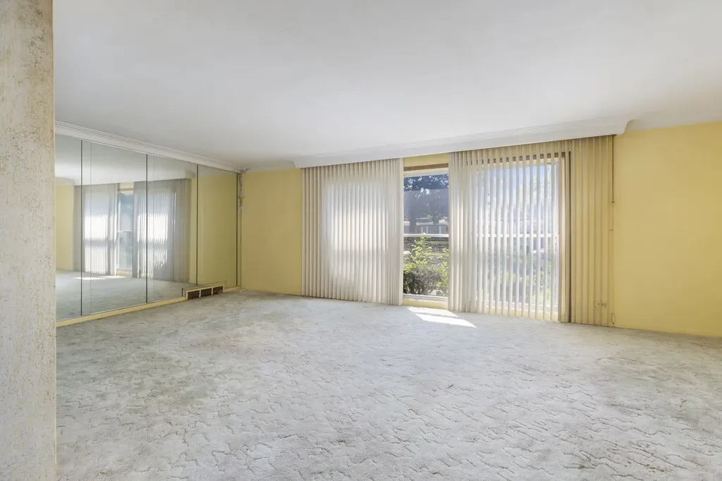 8733 South Ridgeland Avenue Chicago IL 60617
