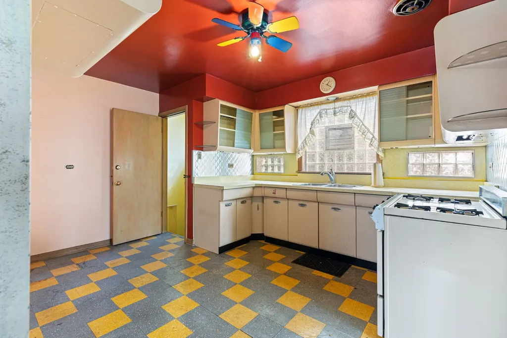 8733 South Ridgeland Avenue Chicago IL 60617