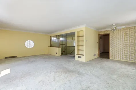8733 South Ridgeland Avenue Chicago IL 60617