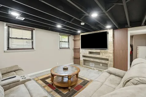 2816 188TH Street Lansing IL 60438