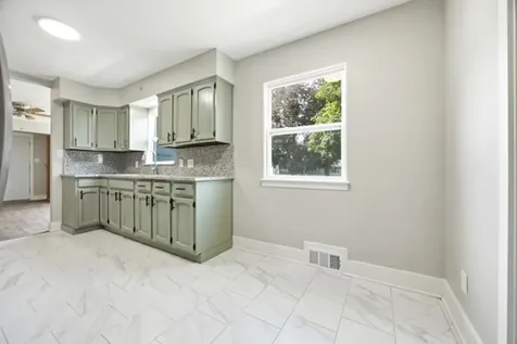 10 Lincoln Avenue East Dundee IL 60118