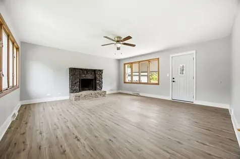 10 Lincoln Avenue East Dundee IL 60118