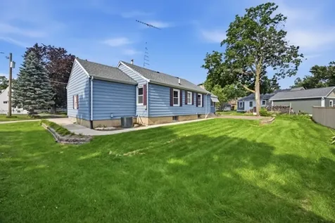 10 Lincoln Avenue East Dundee IL 60118
