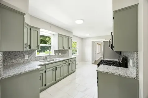 10 Lincoln Avenue East Dundee IL 60118